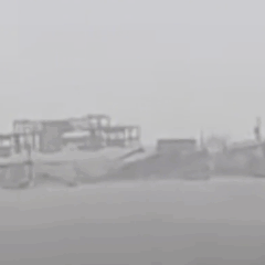 Temporal destr&oacute;i estruturas e espalha barracas na Praia da Gaivota; V&Iacute;DEO