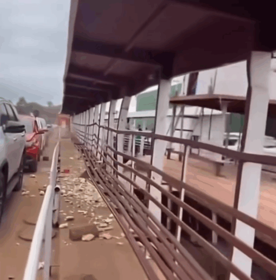Vídeo registra colisão entre balsas durante travessia entre Araguatins e Palestina do Pará