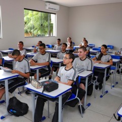 Mais de oito mil estudantes do ensino m&eacute;dio receberam bolsas do programa Presente Profe, refor&ccedil;ando as pol&iacute;ticas de incentivo &agrave; perman&ecirc;ncia e &agrave; conclus&atilde;o da educa&ccedil;&atilde;o b&aacute;sica - Marcio Vieira/Governo do Tocantins