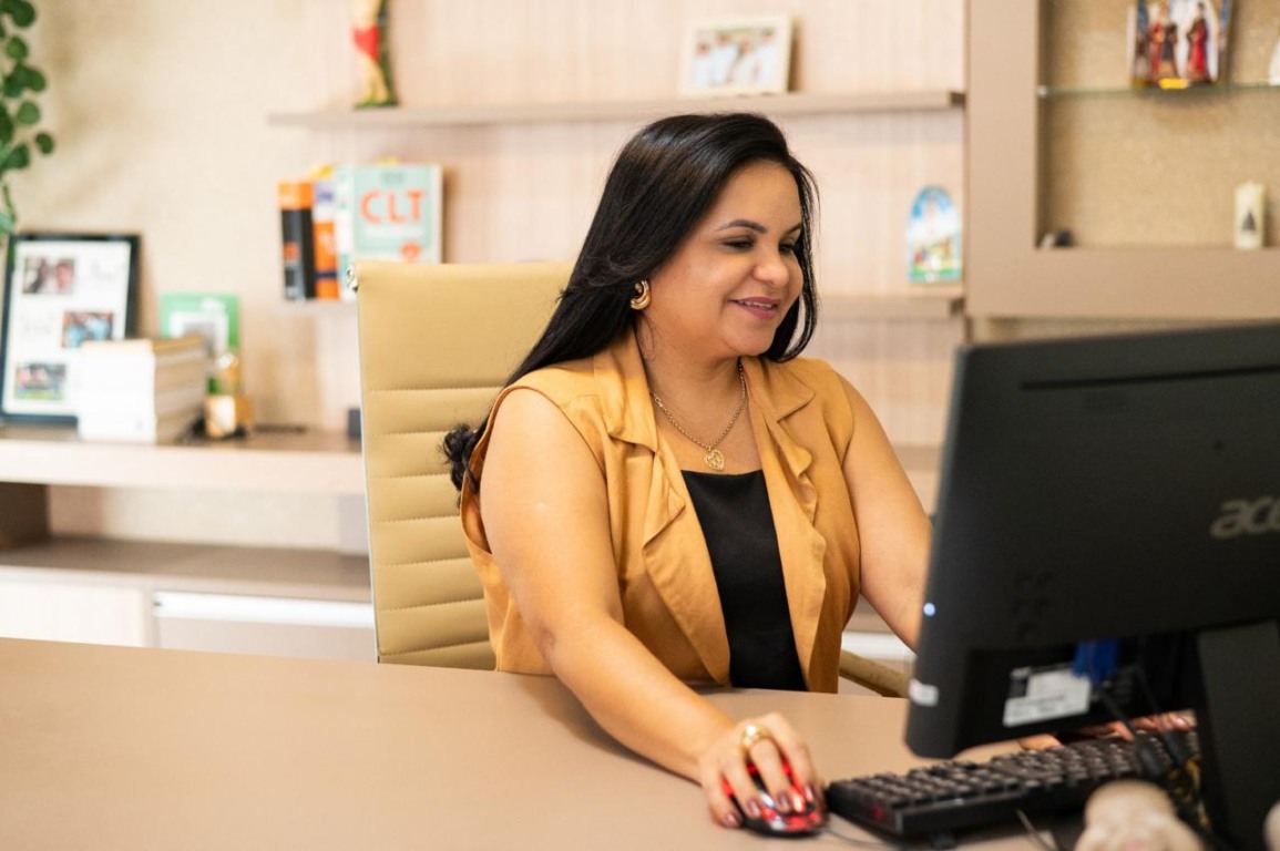 A contadora Dora Aguiar afirma que a Inteligência Artificial torna o trabalho mais ágil e seguro - Foto: Divulgação A contadora Dora Aguiar afirma que a Inteligência Artificial torna o trabalho mais ágil e seguro - Foto: Divulgação