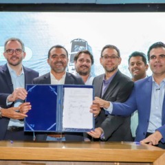 Governador Wanderlei Barbosa; ministro de Portos e Aeroportos, Silvio Costa Filho; secret&aacute;rio de Estado da Ind&uacute;stria, Com&eacute;rcio e Servi&ccedil;os, Milton Neris; presidente da VLI, F&aacute;bio Marchiori; e representantes da ETG Brasil participam do ato de assinatura que oficializou novos investimentos privados no Tocantins durante o Semin&aacute;rio Tocantins - Foto: Antonio Gon&ccedil;alves/Governo do Tocantins
