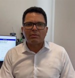 Pol&iacute;cia procura jornalista condenado a mais de 9 anos por estupro de vulner&aacute;vel