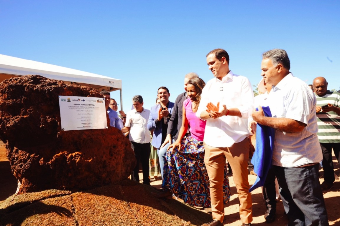 Vicentinho destaca legado do Hospital Universitário e afirma ter destinado quase R$ 16 milhões em emendas para a saúde no Tocantins Vicentinho destaca legado do Hospital Universitário e afirma ter destinado quase R$ 16 milhões em emendas para a saúde no Tocantins