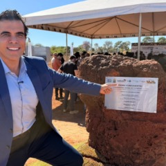 Ricardo Ayres celebra lan&ccedil;amento da pedra fundamental do Hospital Universit&aacute;rio da UFT