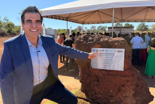 Ricardo Ayres celebra lançamento da pedra fundamental do Hospital Universitário da UFT