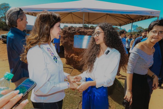 Após uma década de articulação, Professora Dorinha celebra o lançamento da pedra fundamental do Hospital Universitário da UFT