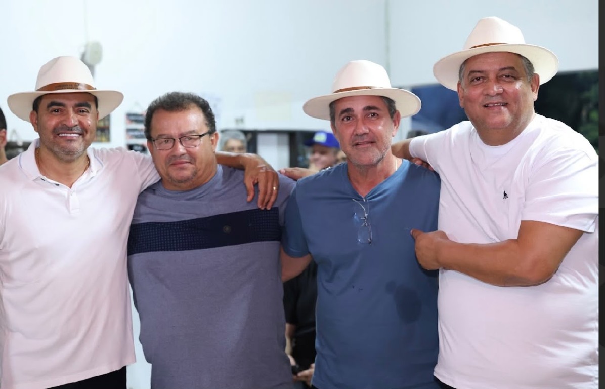 Prestígio e articulação: Coronel Barbosa reúne governador, senador, deputados, prefeitos e centenas de amigos em sua casa na Praia da Raposa Prestígio e articulação: Coronel Barbosa reúne governador, senador, deputados, prefeitos e centenas de amigos em sua casa na Praia da Raposa