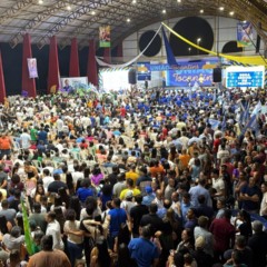 Lan&ccedil;amento de Dorinha lota Gin&aacute;sio Pedro Quaresma em Aragua&iacute;na