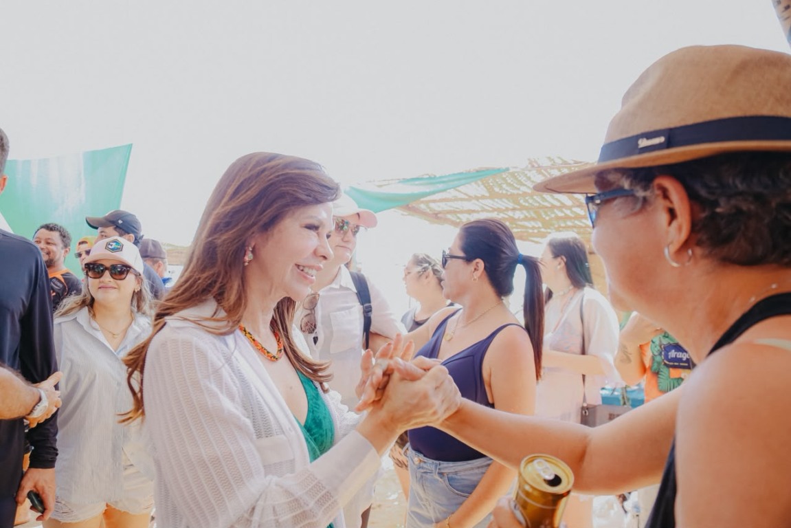 Recebida pela população em Araguacema, Dorinha visita praia e defende turismo como motor da economia Recebida pela população em Araguacema, Dorinha visita praia e defende turismo como motor da economia