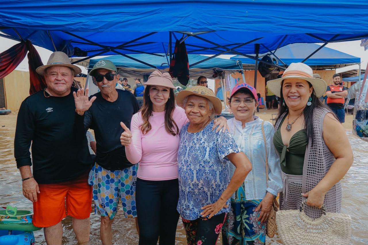 Dorinha conversa com moradores e comerciantes em Tupiratins e defende turismo