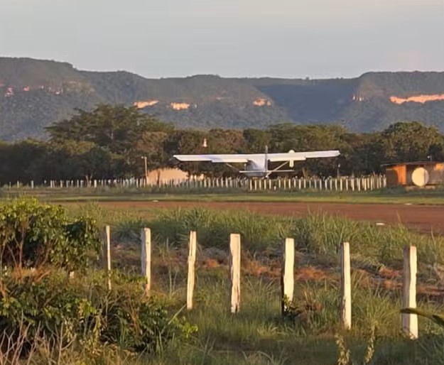 Registro flagra uma decolagem em fevereiro de 2026 no aeródromo City Fly, interditado desde 2025 — Foto: Reprodução/Arquivo pessoal Registro flagra uma decolagem em fevereiro de 2026 no aeródromo City Fly, interditado desde 2025 — Foto: Reprodução/Arquivo pessoal