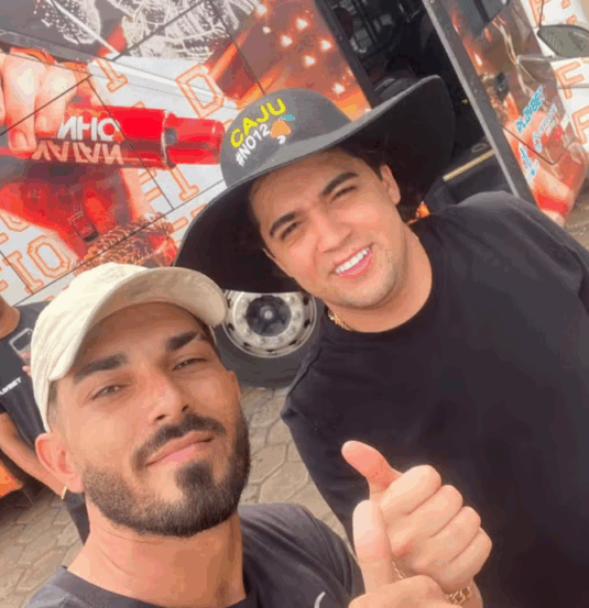 Caminhoneiro ganha R$ 1 mil de Natanzinho Lima para renovar CNH após encontro em posto no Tocantins; VÍDEO