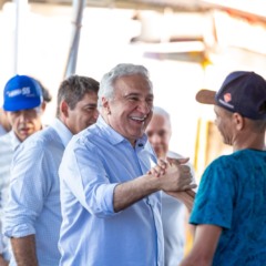 Em Colinas, Laurez se compromete a construir 30 mil moradias populares e defende Anel Vi&aacute;rio