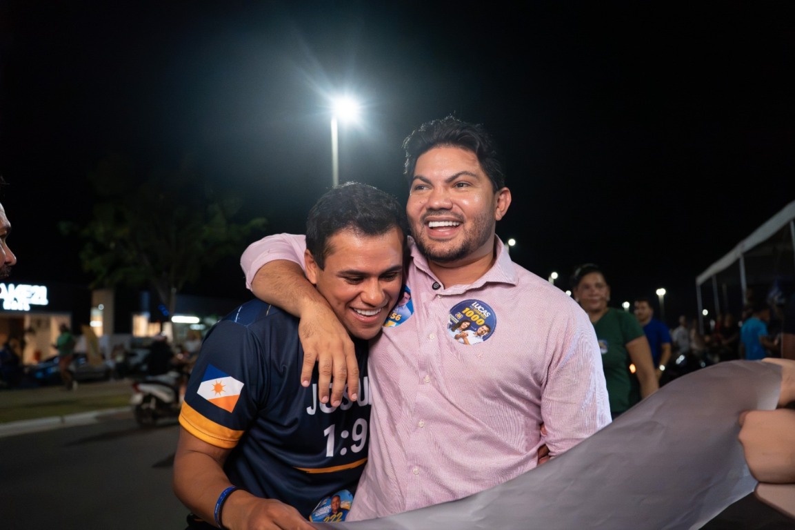 Em Araguaína, Lucas Campelo e vice Atos Gomes mobilizam Via Lago com adesivaço Em Araguaína, Lucas Campelo e vice Atos Gomes mobilizam Via Lago com adesivaço