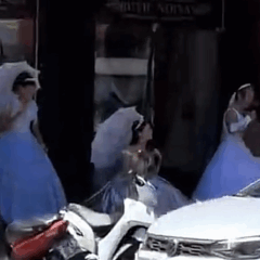 Debaixo de 40&deg;C, mulheres vestidas de noiva viram atra&ccedil;&atilde;o em avenida de Palmas