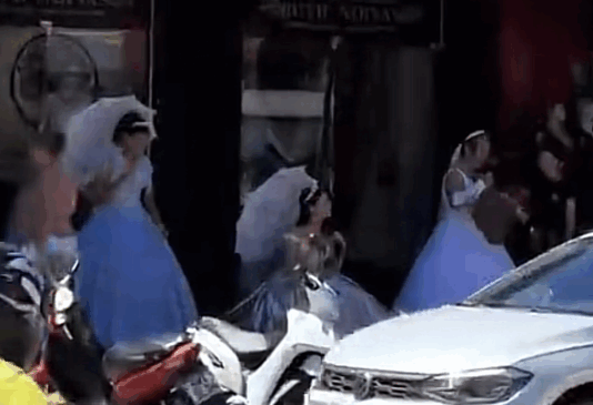 Debaixo de 40°C, mulheres vestidas de noiva viram atração em avenida de Palmas
