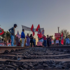 Camponeses bloqueiam Ferrovia Norte-Sul e cobram do Governo Federal a conclus&atilde;o de assentamento no Tocantins