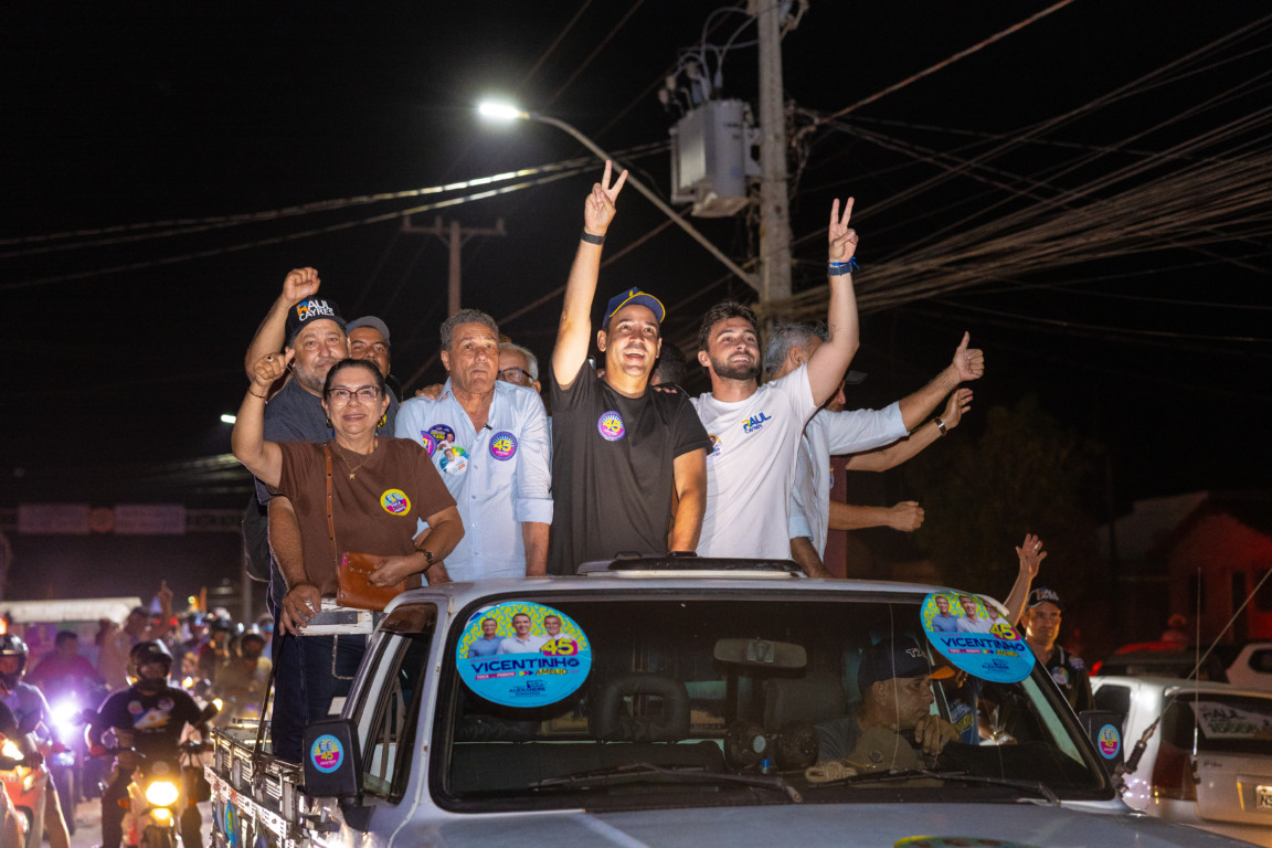 Vicentinho e Amélio fazem carreata em Axixá durante agenda pelo Norte do Tocantins Vicentinho e Amélio fazem carreata em Axixá durante agenda pelo Norte do Tocantins