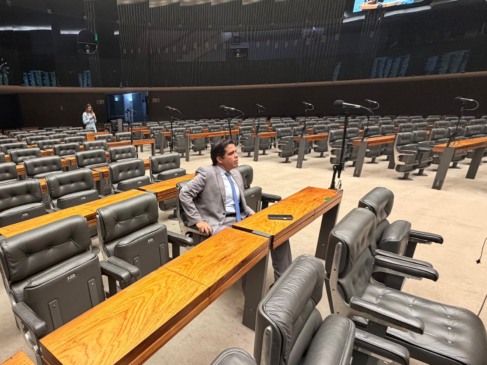 Ricardo Ayres é um dos 12 deputados sem faltas na Câmara desde 2023