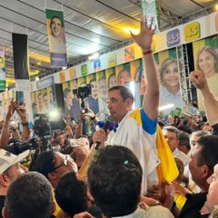 Com recep&ccedil;&atilde;o calorosa, Vicentinho J&uacute;nior, Am&eacute;lio Cayres e Alexandre Guimar&atilde;es chegam sob festa em conven&ccedil;&atilde;o