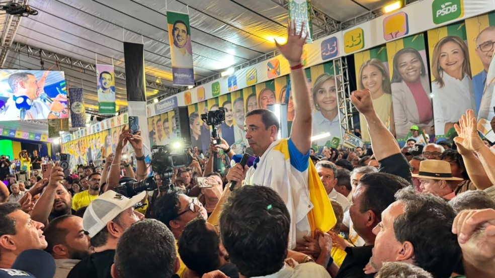 Com recepção calorosa, Vicentinho Júnior, Amélio Cayres e Alexandre Guimarães chegam sob festa em convenção Com recepção calorosa, Vicentinho Júnior, Amélio Cayres e Alexandre Guimarães chegam sob festa em convenção