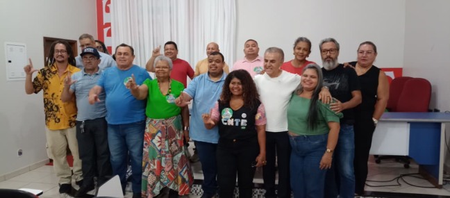 No SINTET, Paulo Mourão defende valorização dos profissionais da educação e ampliação do Pé-de-Meia