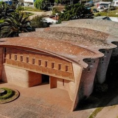 A Igreja Cristo Obrero e Nossa Senhora de Lourdes, conhecida tamb&eacute;m como a Iglesia de Estaci&oacute;n Atl&aacute;ntida &eacute; um patrim&ocirc;nio mundial, com projeto assinado pelo arquiteto Eladio Dieste, em 1958 (Divulga&ccedil;&atilde;o)