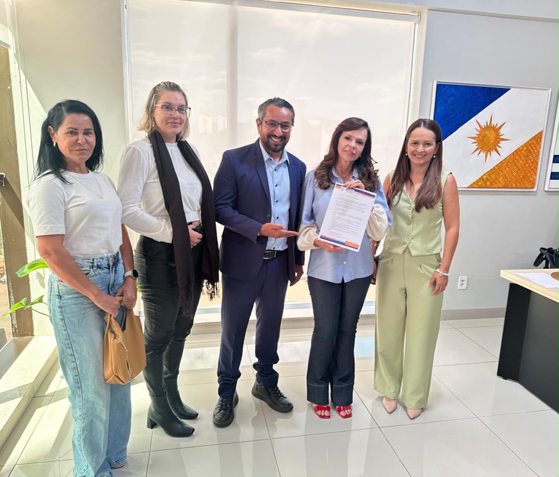 Dorinha recebe propostas do Sindiperito para fortalecer a Polícia Científica do Tocantins Dorinha recebe propostas do Sindiperito para fortalecer a Polícia Científica do Tocantins