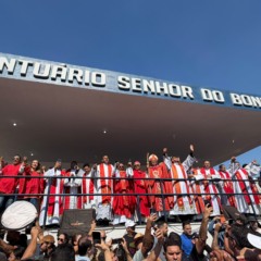 F&eacute; que atravessa gera&ccedil;&otilde;es: milhares de fi&eacute;is celebram o Dia do Senhor do Bonfim em missa campal marcada por devo&ccedil;&atilde;o e emo&ccedil;&atilde;o