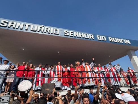 Fé que atravessa gerações: milhares de fiéis celebram o Dia do Senhor do Bonfim em missa campal marcada por devoção e emoção