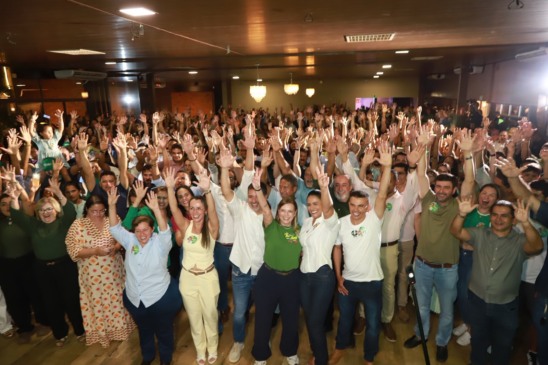 Claudia Lelis dá pontapé inicial à campanha pela reeleição cercada por lideranças de mais de 70 municípios e milhares de apoiadores