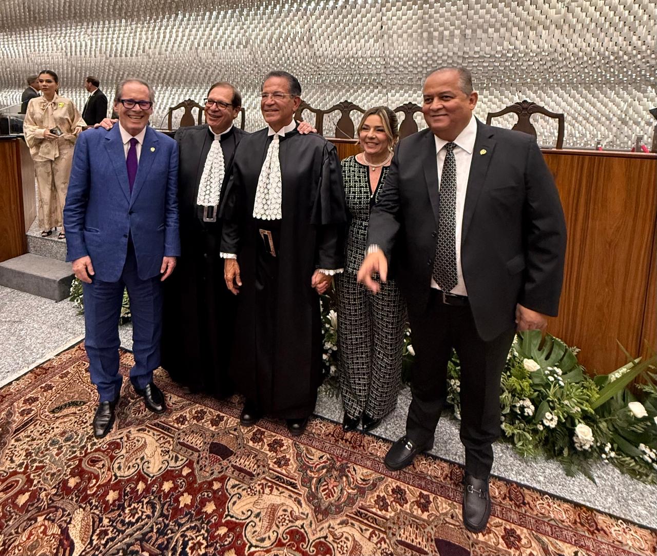 Ao lado de autoridades dos Três Poderes, Eduardo Gomes prestigia posse do novo presidente do STJ Ao lado de autoridades dos Três Poderes, Eduardo Gomes prestigia posse do novo presidente do STJ