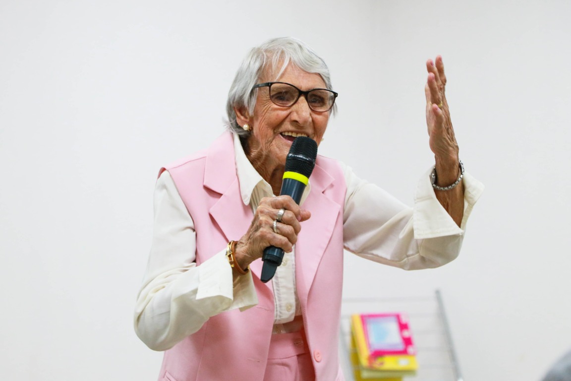 Escritora de 92 anos lança primeiro livro infantil em Palmas Escritora de 92 anos lança primeiro livro infantil em Palmas