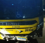 Frente do &ocirc;nibus atingido - Foto: Sou de Palmas