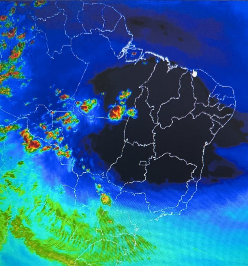 Em pleno agosto, chuva surpreende Palmas após manhã quente e abafada; meteorologista explica fenômeno