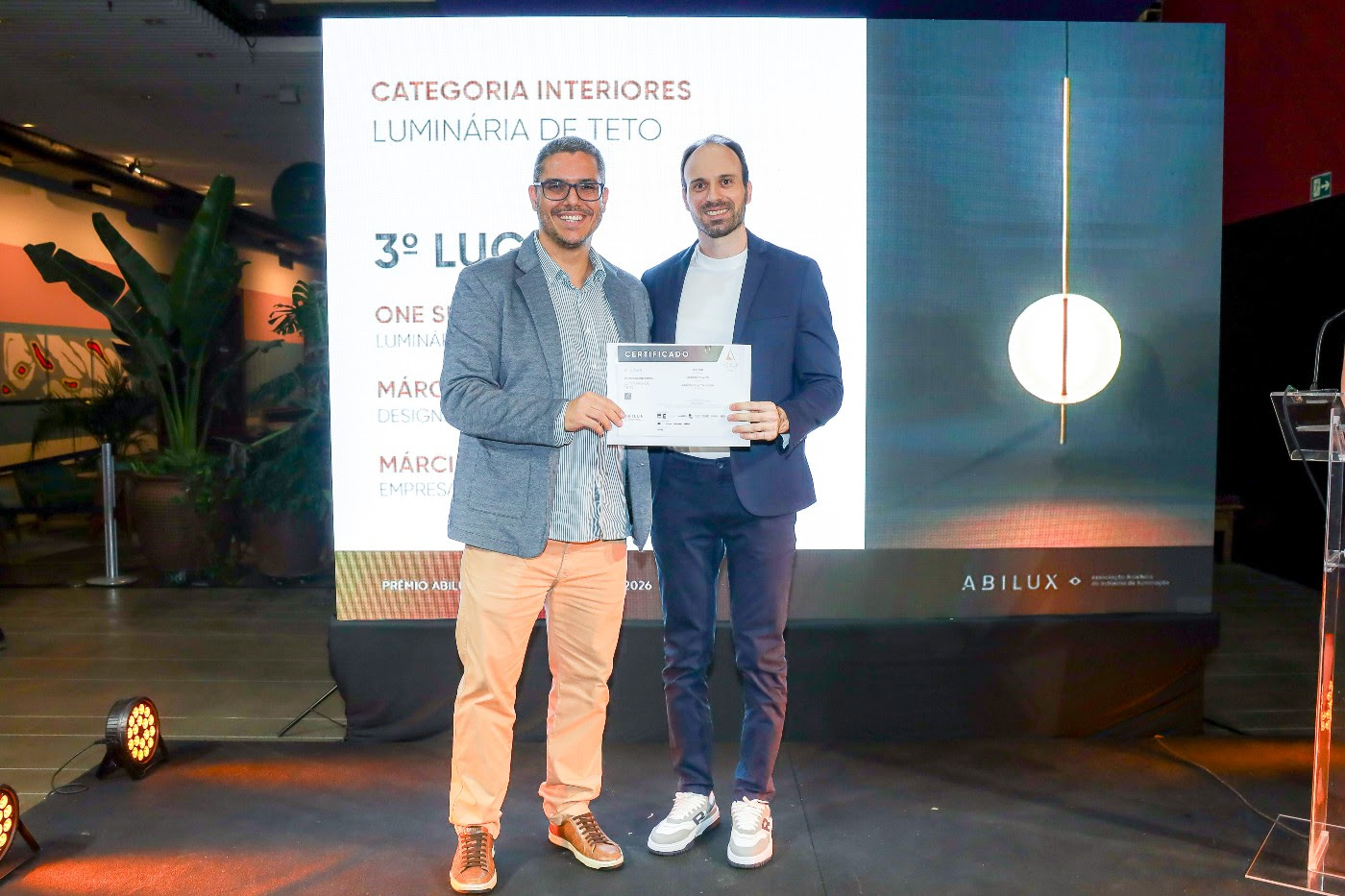 Designer tocantinense conquista 3º lugar em prêmio nacional com luminária inspirada no sol do Tocantins
