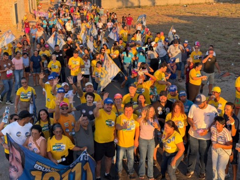Eduardo Fortes percorre ruas de Gurupi ao lado de Josi Nunes e apoiadores na reta final da campanha