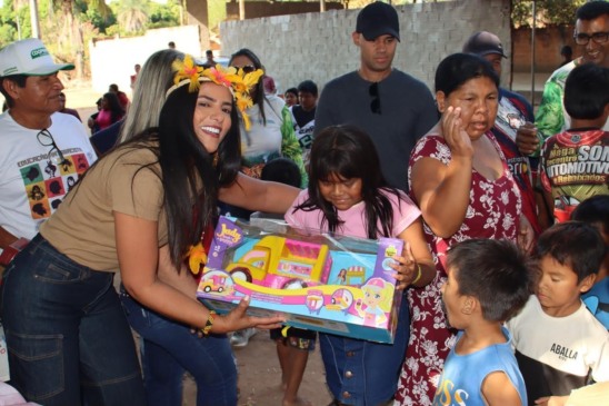 Primeira-dama Karynne Sotero leva solidariedade, doações e acolhimento às famílias da Aldeia Canuanã