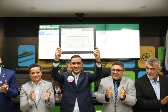 Vicentinho Júnior recebe título de Cidadão Araguainense: “Aqui tem história, tem minha vida”