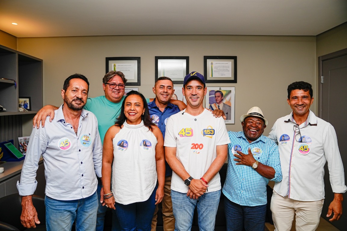 Dois candidatos a federal do PDT da base de Laurez aderem a Vicentinho Dois candidatos a federal do PDT da base de Laurez aderem a Vicentinho