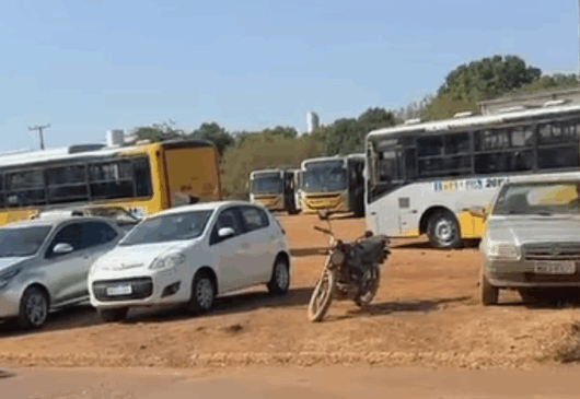 Motoristas param ônibus por atraso em salários e ameaçam nova paralisação em Palmas