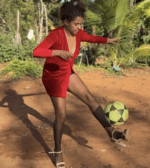 De vestido e salto alto, &ldquo;blogueira raiz&rdquo; faz embaixadinhas e v&iacute;deo passa de 590 mil visualiza&ccedil;&otilde;es