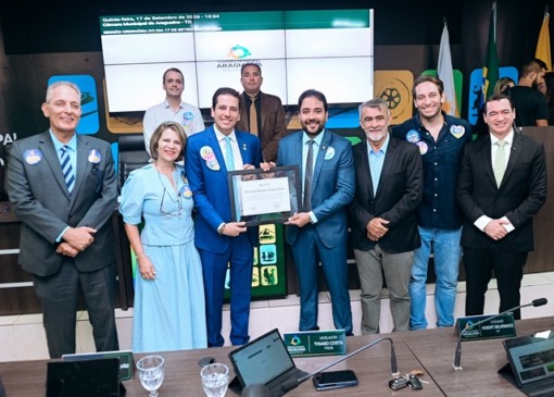 Deputado estadual Olyntho Neto (MDB) foi homenageado com o Título de Cidadão Araguainense proposto pelo vereador Thiago Costa (MDB) - Foto: Ascom/Olyntho