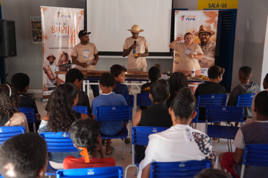Viola de Buriti do Jalapão leva música e saberes tradicionais a escolas de Palmas