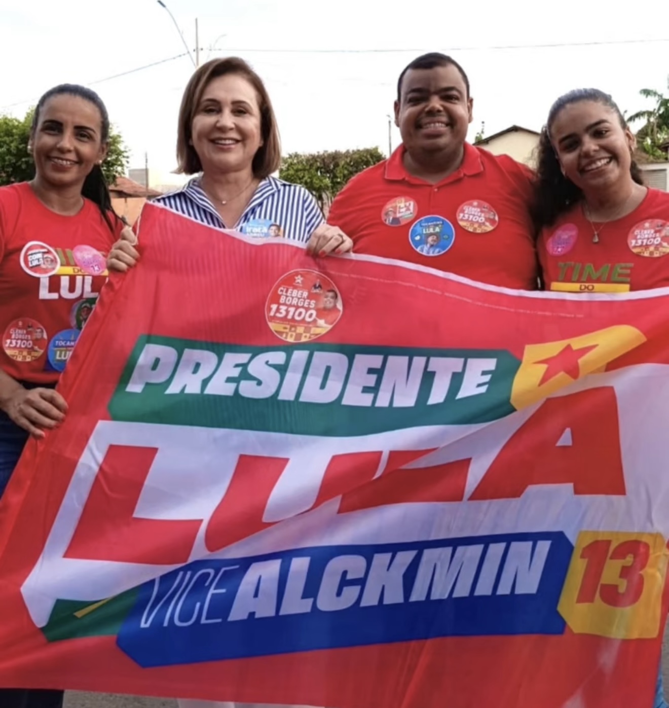 Apoiadores de Lula ocupam as ruas de Tocantinópolis pela reeleição; Kátia Abreu destaca engajamento popular