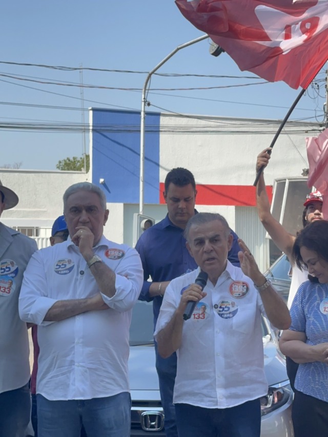 Mourão e Laurez fazem caminhada pelas ruas de Porto: “Trabalhador vota em trabalhador”