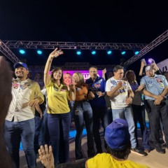 Campanha de Dorinha movimenta Gurupi com governador e aliados chegando no meio da multid&atilde;o&nbsp;