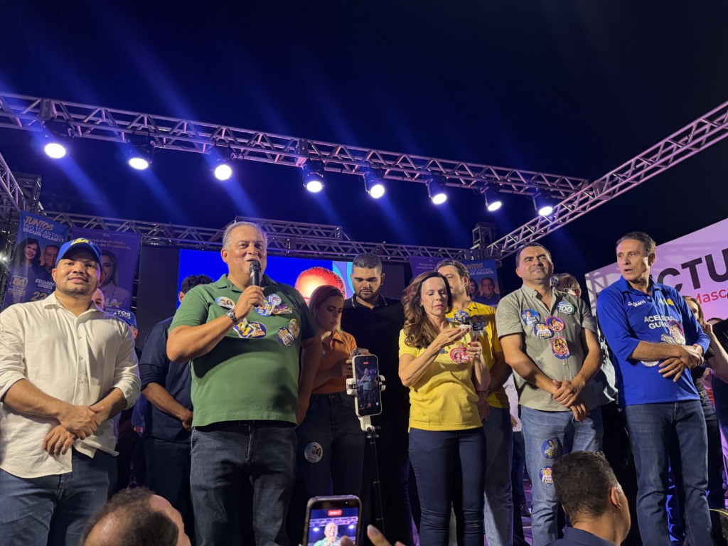 Em Gurupi, Eduardo Gomes dispara: “Tem político que não se emenda e vem aqui mentir que trouxe emenda” Em Gurupi, Eduardo Gomes dispara: “Tem político que não se emenda e vem aqui mentir que trouxe emenda”