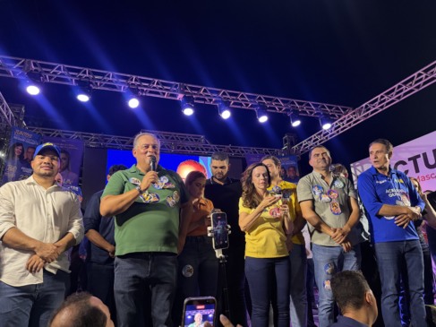 Em Gurupi, Eduardo Gomes dispara: “Tem político que não se emenda e vem aqui mentir que trouxe emenda” 