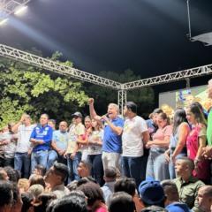 Na Baixada do Aureny III, Eduardo Siqueira celebra asfalto e pede ao povo: &ldquo;pavimentem a chegada da Professora Dorinha de uma sala de aula at&eacute; o Pal&aacute;cio&rdquo;